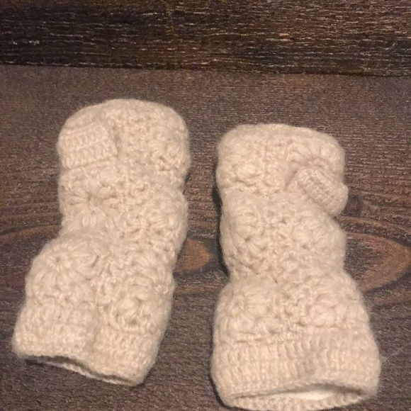 Fingerless gloves - Picture 2 of 3